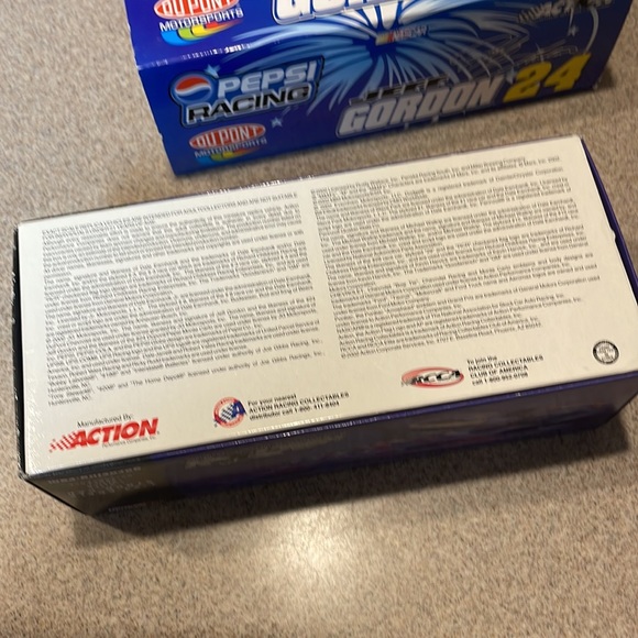 Jeff Gordon # 24 Du Pont /Pepsi/Daytona 2002 Monte Carlo 1:24.Scale Stock Car - Picture 6 of 16